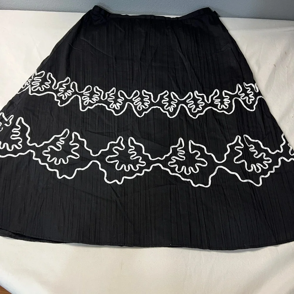 Napa Valley Black Midi Skirt Sz 16 White Embroidered‎ Embellished A-Line Pleated